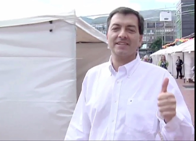 Luis Alfonso Hoyos a punto de circular roja Canal 1