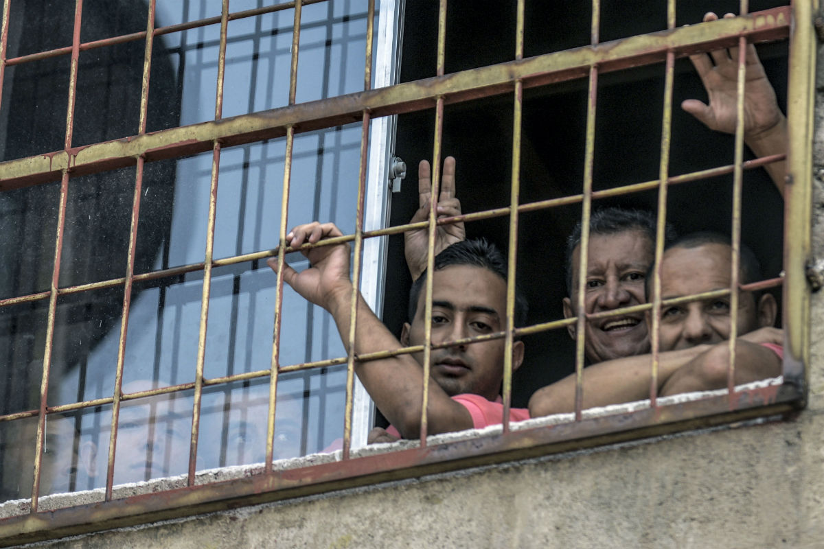 Proponen una ley de jubileo para los presos en Colombia Noticentro 1 CM&