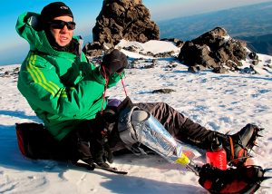 Nelson Cardona, el colombiano que escaló el Everest con una sola pierna