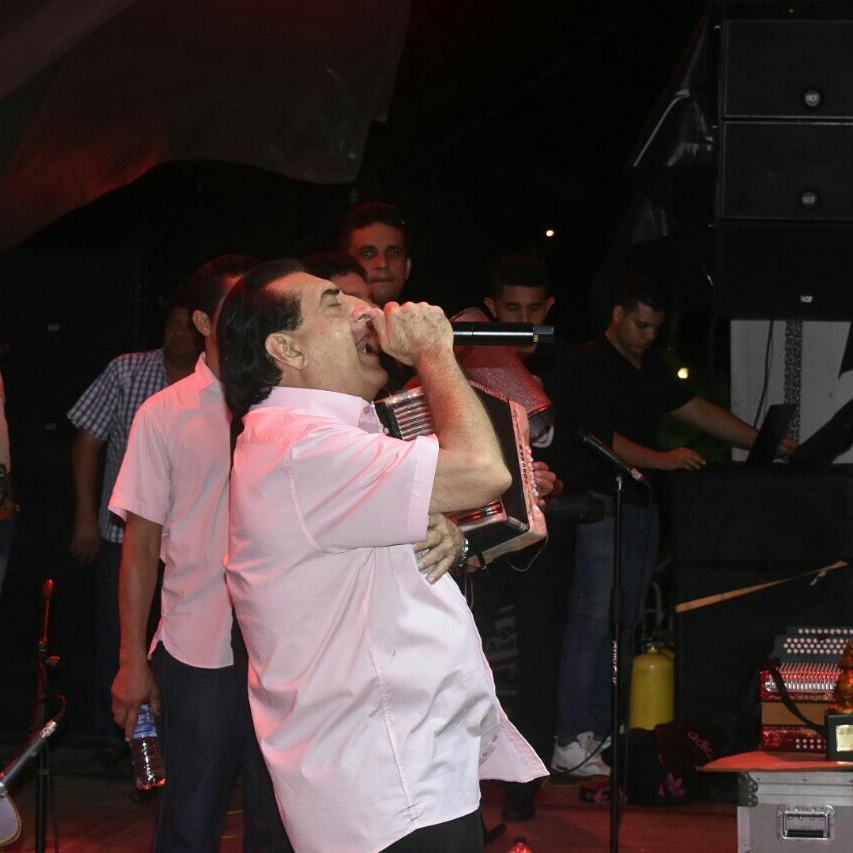 “Si un reguetonero me llama para cantar, le pego una trompada”: Jorge Oñate
