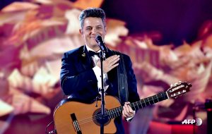 Alejandro Sanz se conmovió por este homenaje en los Latin Grammy