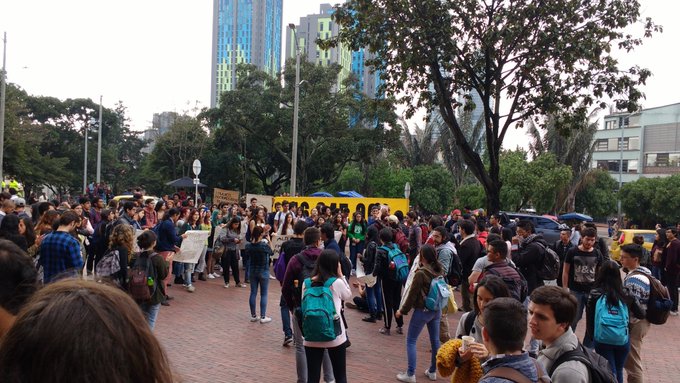 Estudiantes de los Andes protestan por elevados costos en precios de ...