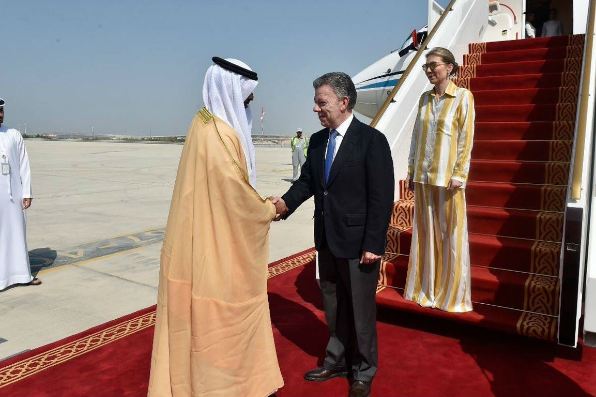 Lluvia de críticas a ‘Tutina’ Santos por el vestido usado en su visita a Emiratos Árabes