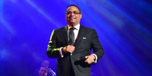 A Gilberto Santa Rosa no le responden por la pérdida de su equipaje