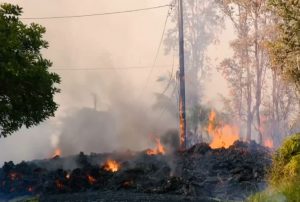 Desastres naturales afectan a India y Hawaii