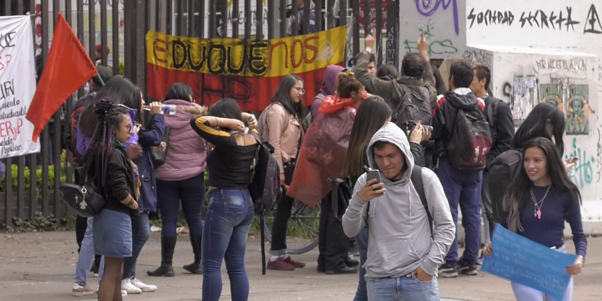 Estudiantes se encuentran de nuevo en las calles para marchar por la ...