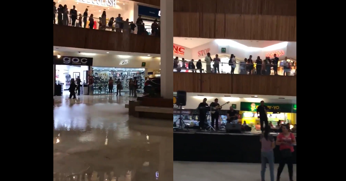 Centro comercial se inundó y músicos se pusieron a tocar canción del Titanic
