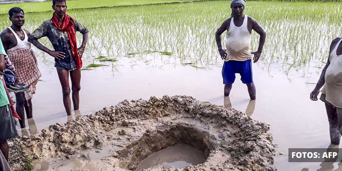 Supuesto meteorito del tamaño de un balón de fútbol cae en campo de arroz en la India
