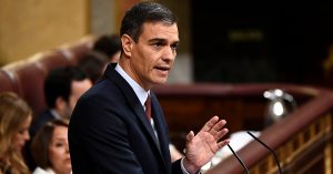 Pedro Sánchez decide seguir al frente del Gobierno español, pese a campaña de acoso