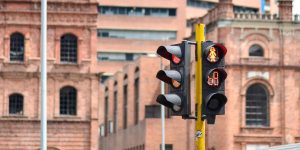 Bogotá estrena su primer semáforo inteligente. Pero, ¿qué lo hace inteligente?