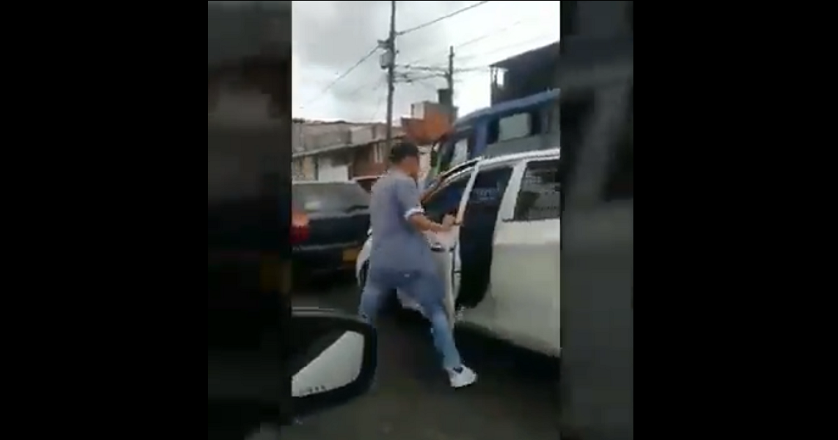 Conductor amenaza con arma de fuego a otro durante fuerte discusión en Bogotá