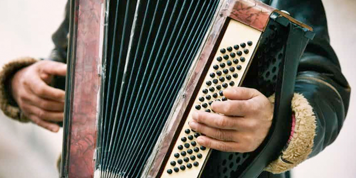 Colombianos crean aplicación digital para aprender a tocar el acordeón -  Canal 1
