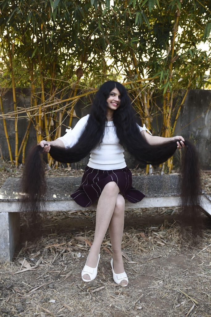 Nilanshi Patel - Record cabello largo (1)