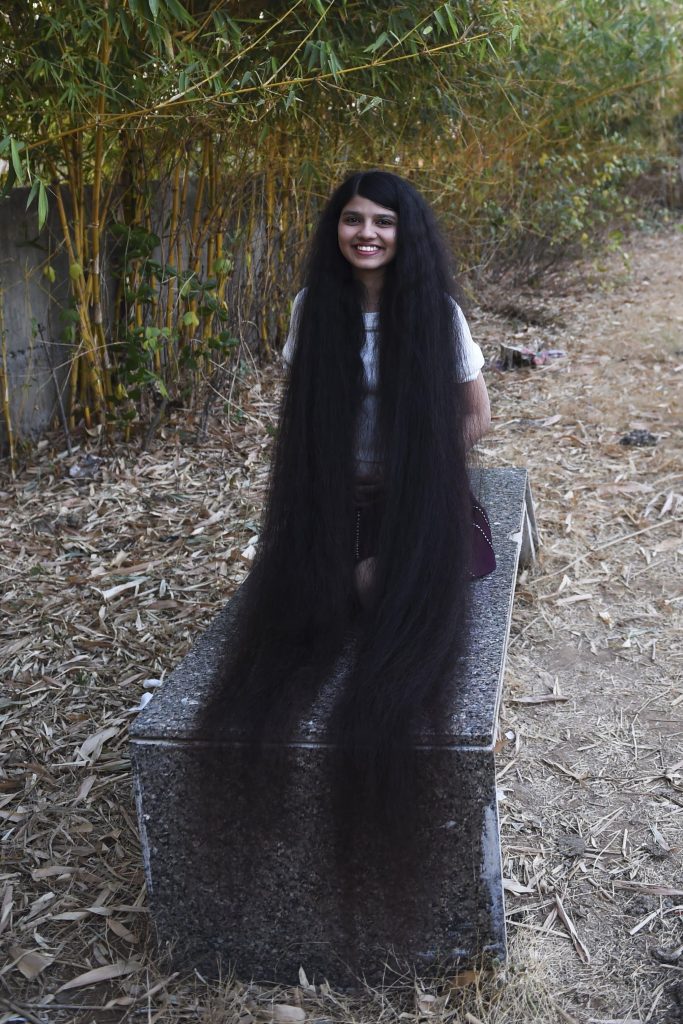Nilanshi Patel - Record cabello largo