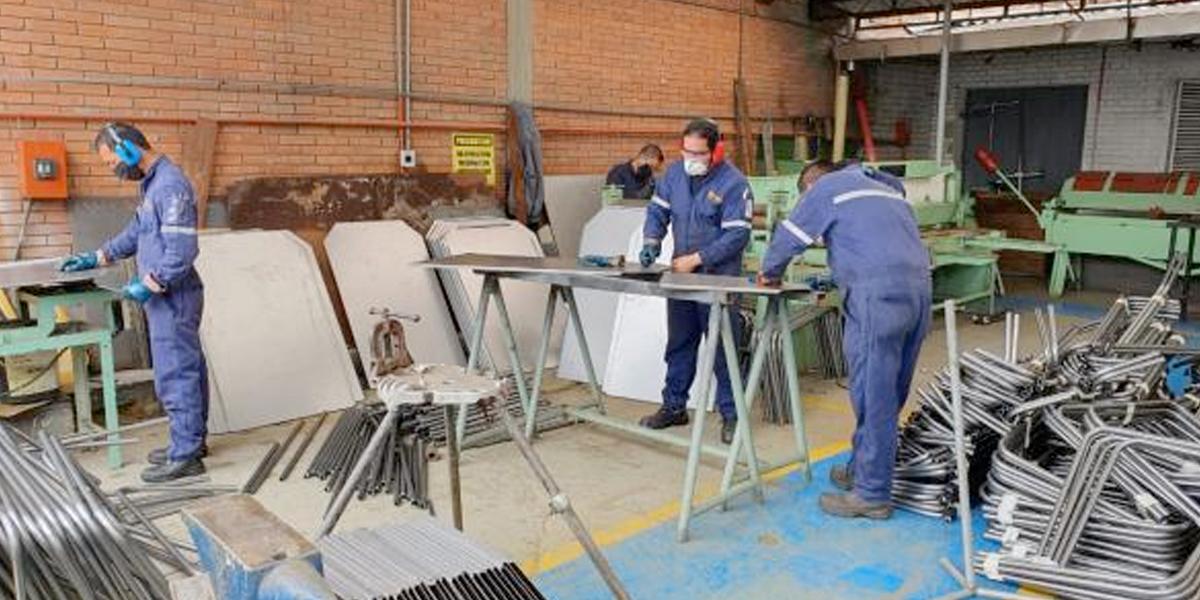 Indumil inicia entrega de camas hospitalarias para el país