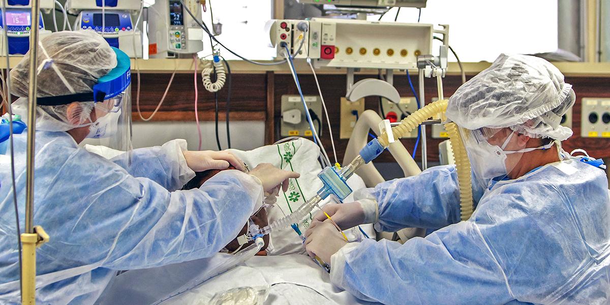 Muertes por coronavirus llegan a 13.729, con 861 en un día en Reino Unido