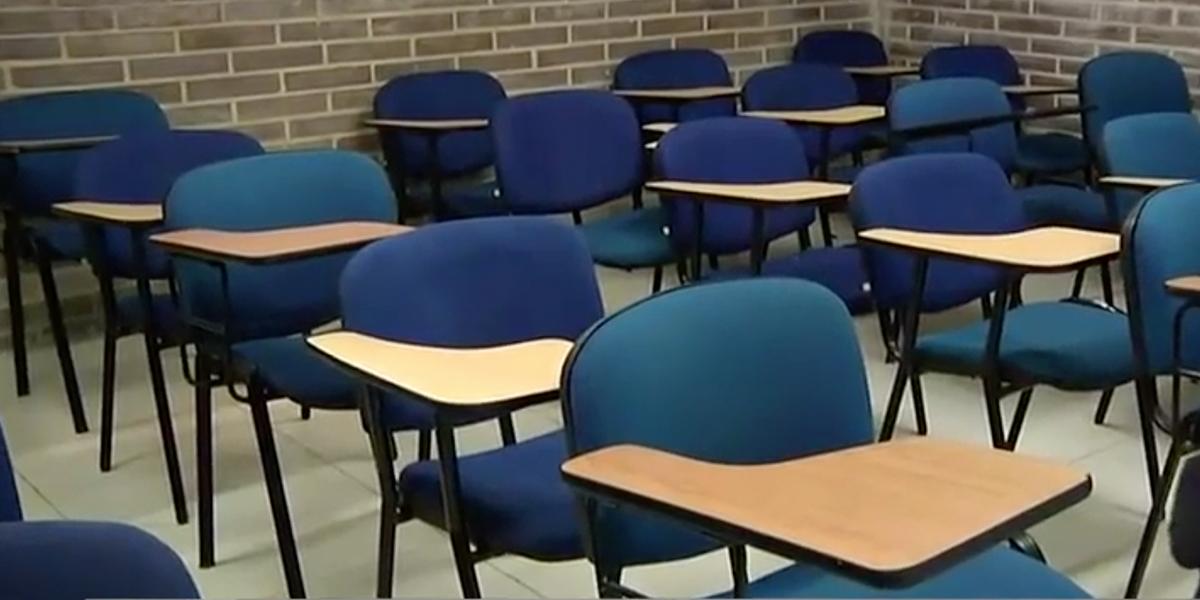 Medio millón de estudiantes del Sena abandonan clases por falta de recursos