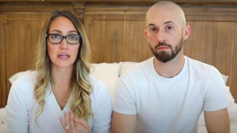 Pareja de ‘youtubers’ devuelve a su hijo adoptivo con autismo por «tener muchos problemas»