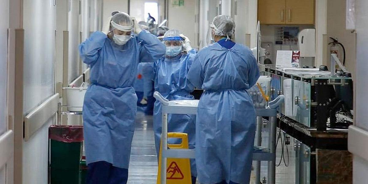 Fasecolda anuncia auxilio de $10 millones para familias de trabajadores de la salud fallecidos por COVID-19