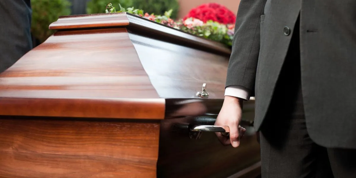 Familia entierra a un abuelo equivocado por una curiosa confusión