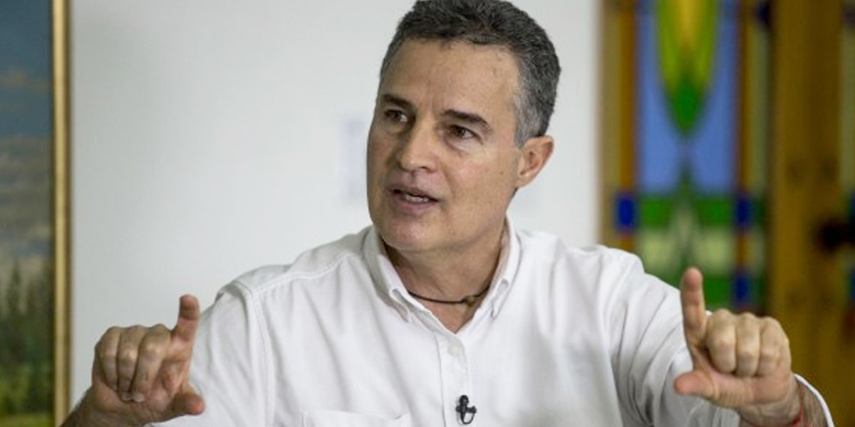 Suspendido gobernador de Antioquia presentó recurso legal pidiendo anular decisión de la Fiscalía en su contra