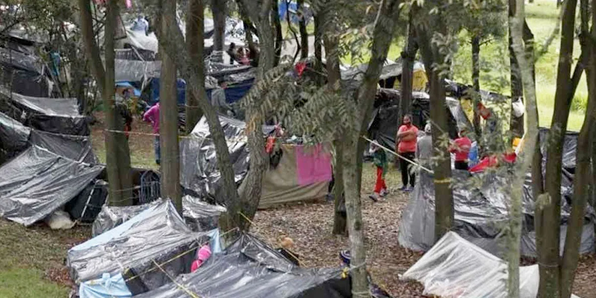 El drama de casi 500 venezolanos en un improvisado campamento en el norte de Bogotá