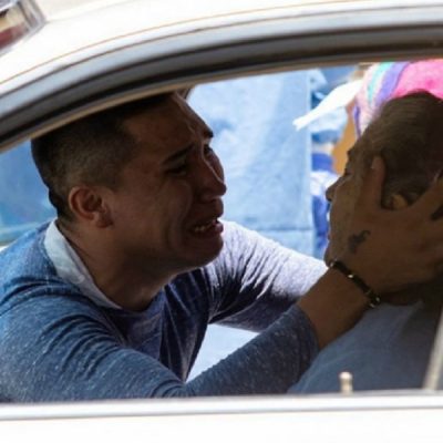 En imágenes: hombre intenta revivir a su abuela víctima del Covid-19