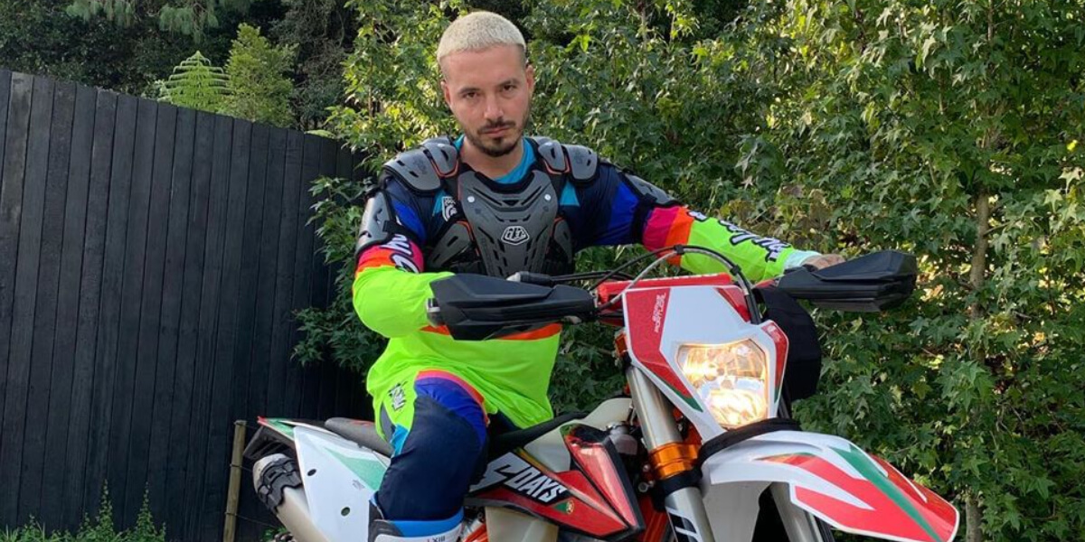 J Balvin mostró su mansión y hasta dejó ver su habitación