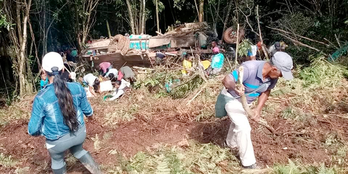 Bus escalera rodó por un abismo en Cauca, se reportan seis heridos