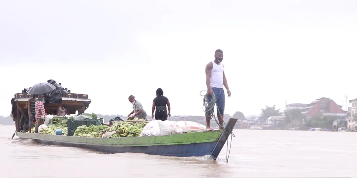 Mujeres de Chocó cultivan plátano para ayudar a la entrega de mercados por la pandemia