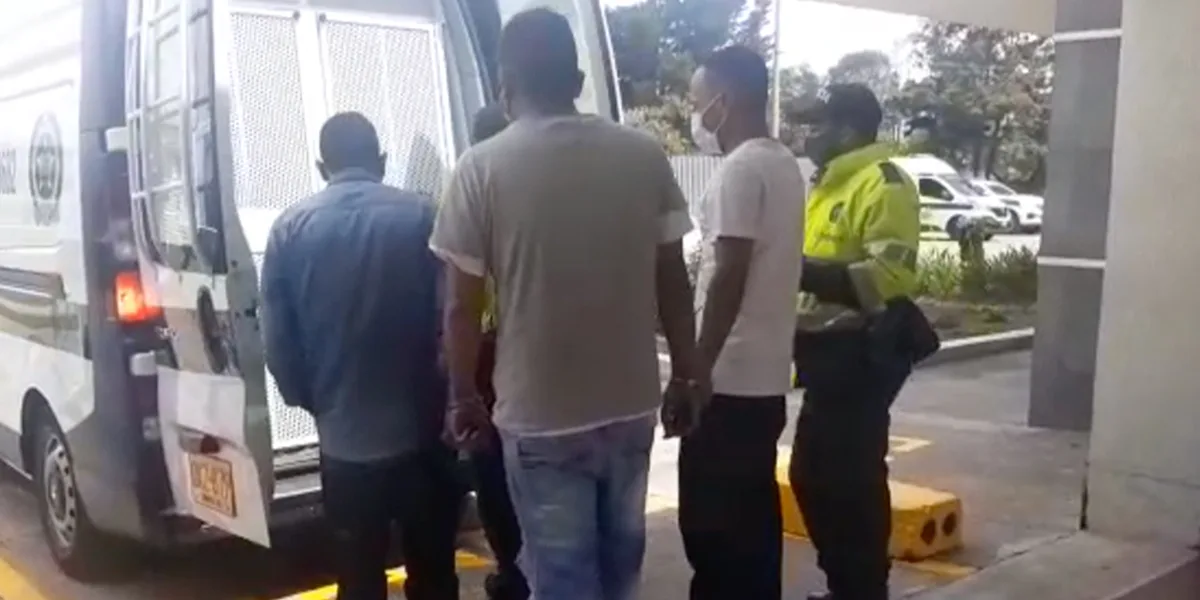 Capturan a tres ladrones a bordo de un taxi en el sur de Bogotá
