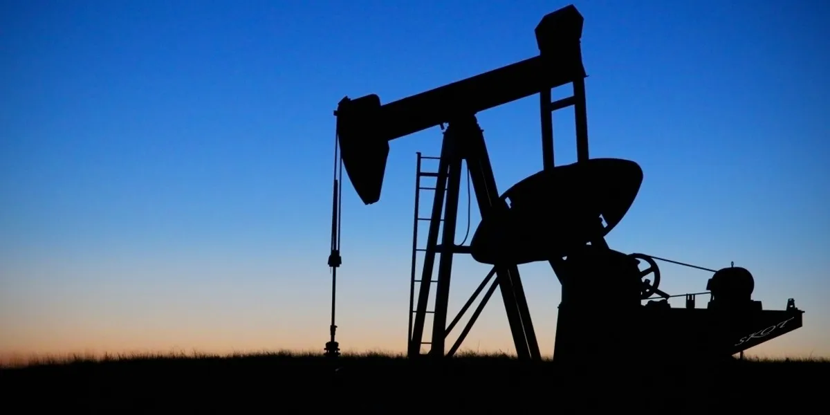 Petróleo Brent cae un 13,16 %, hasta 111,14 dólares