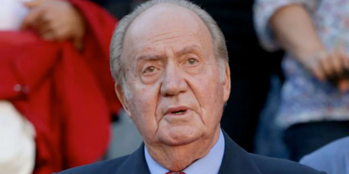 El rey emérito Juan Carlos I, sospechoso de corrupción, anuncia que abandona España