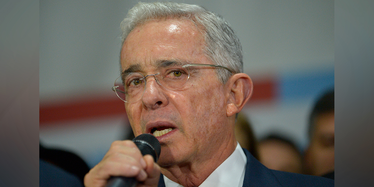 Álvaro Uribe valla