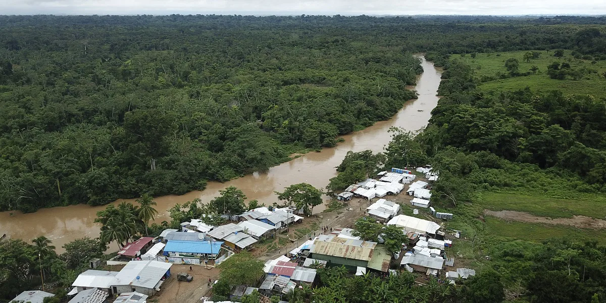 Hallan cadáveres de 10 de las 13 personas arrastradas por un río en Panamá