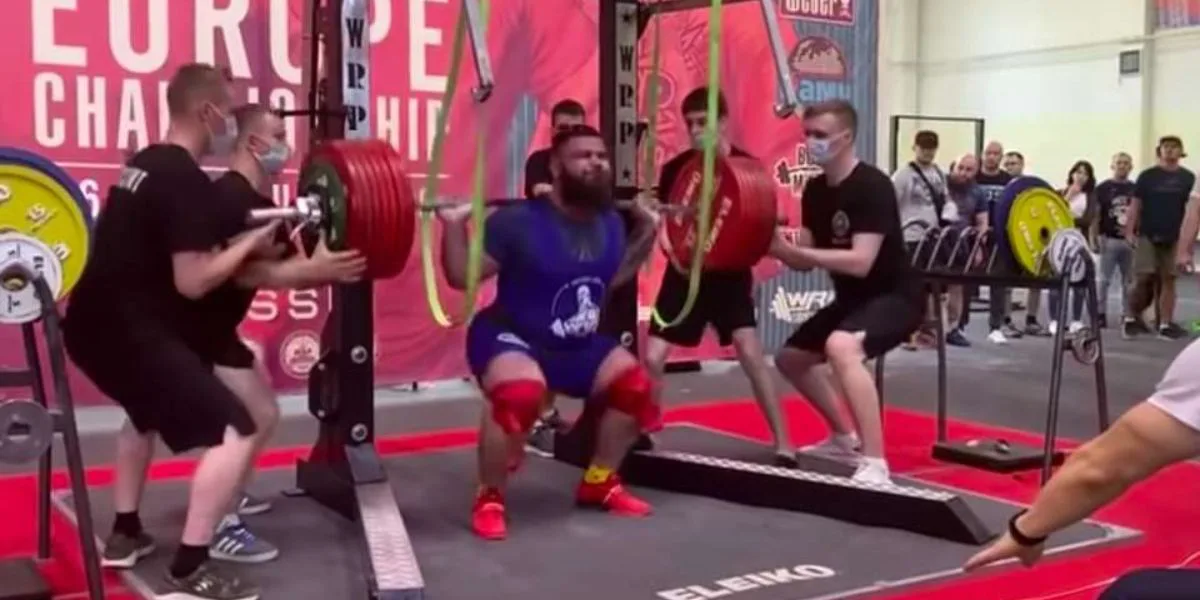 (Video) Levantador de pesas ruso se fractura ambas rodillas al tratar de alzar 400 kilos