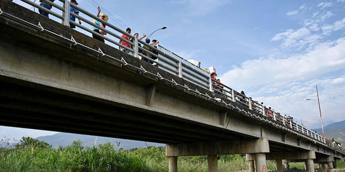 Venezuela restringe ingreso de sus nacionales por el puente internacional Simón Bolívar