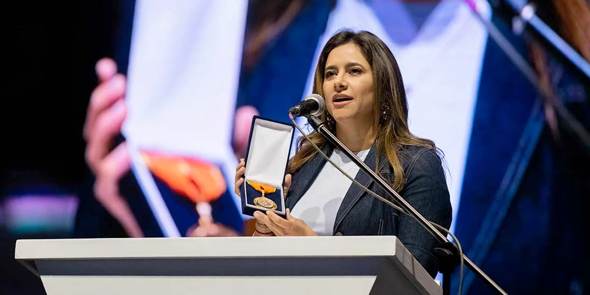 Primera dama fue condecorada con la medalla ‘Nydia Quintero Turbay’ por la Fundación Solidaridad por Colombia