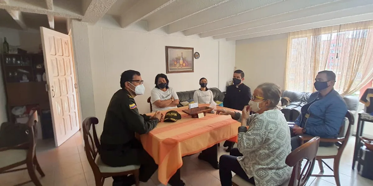 Comandante (E) de Policía Metropolitana de Bogotá visita a familiares de Javier Ordóñez