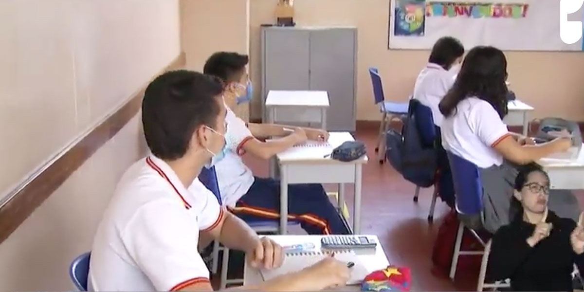 Estudiantes regresan a clases semipresenciales en Cali - Canal 1