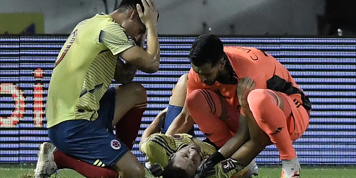Video de tobillo lesionado no es de Santiago Arias, pero sí de un compañero de James Rodríguez