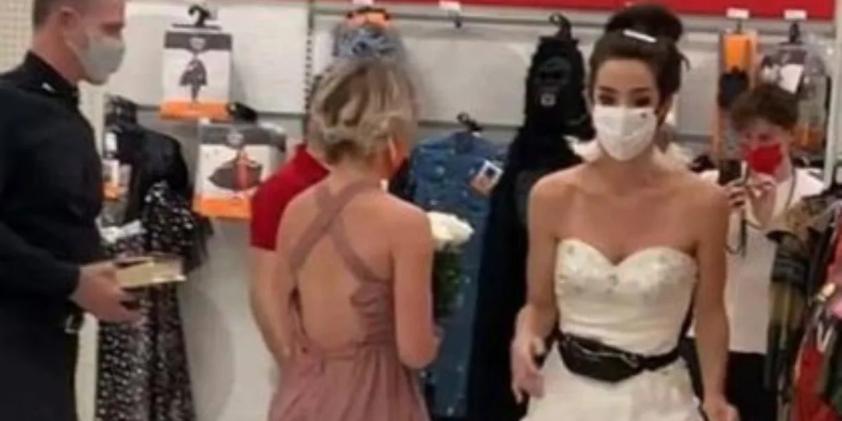 Mujer llegó vestida de novia, con cura y dama de honor al trabajo de su novio para que se casaran