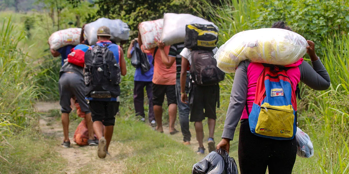 (Video) Cientos de venezolanos están entrando por las trochas a Colombia