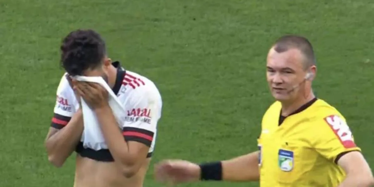 (Video) A futbolista de Flamengo le pisaron un testículo en pleno partido