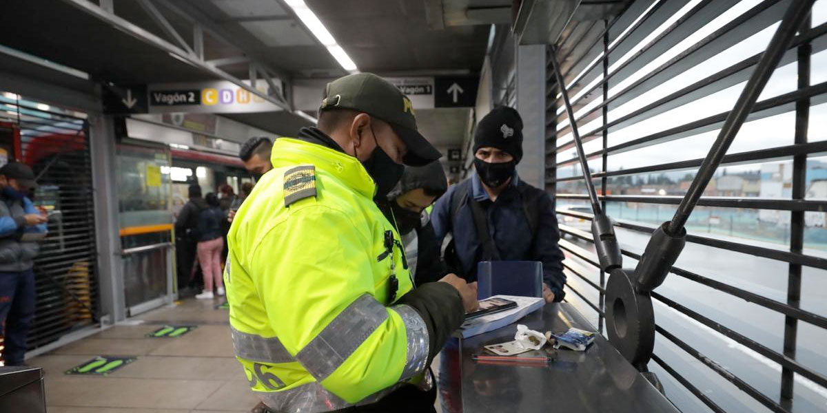 Uniformados De La Polic A Reforzar N Seguridad En Transmilenio Canal