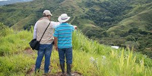 Entregan a víctimas del conflicto tierras que fueron de extinto capo de Cartel de Medellín