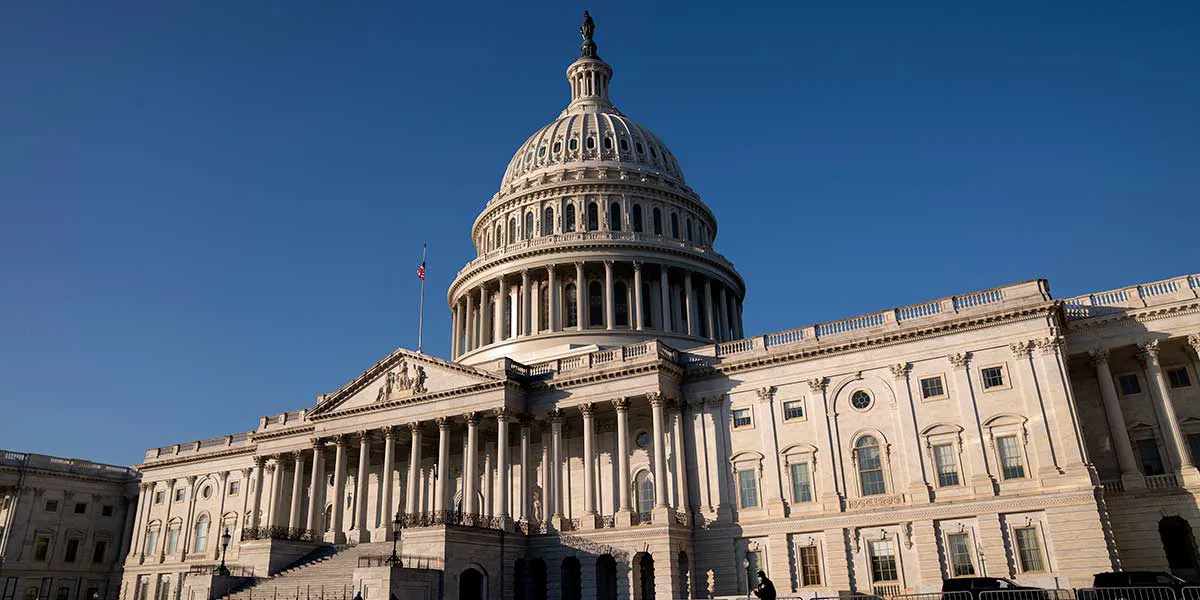 Senado de EE. UU. aprueba fondos para evitar el cierre de la Administración Federal