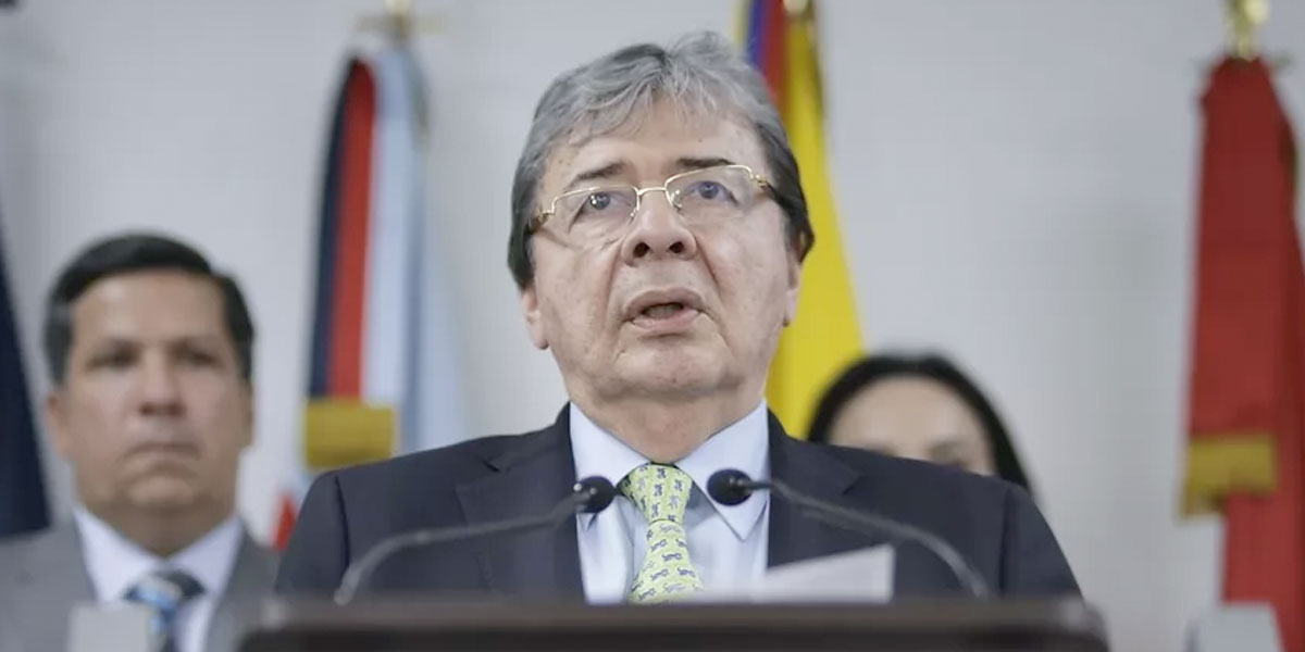 Ministro de Defensa continúa hospitalizado en el área de ...