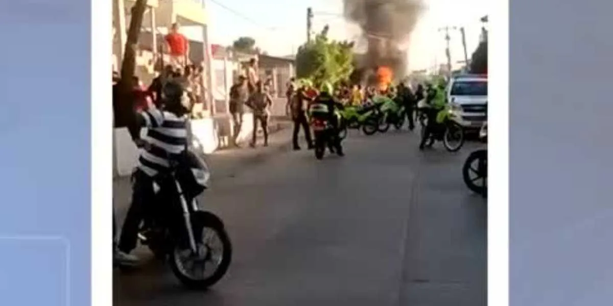 Atrapan sicarios y les queman la moto tras crimen de un hombre de 26 años en Cartagena