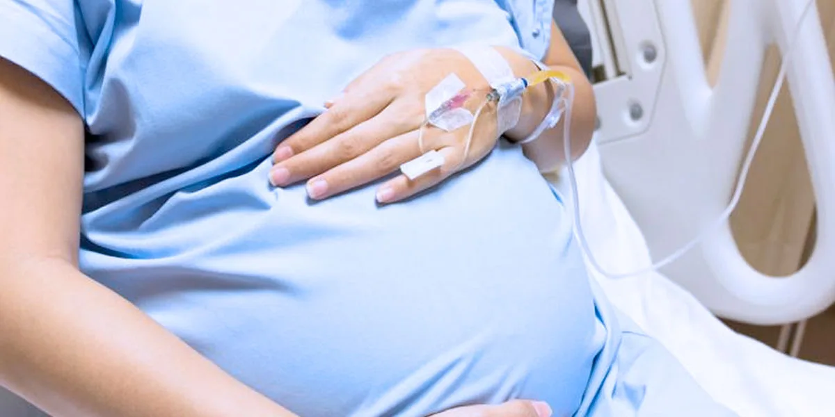 Después de dar a luz, mujer luchó con ventilación mecánica contra el COVID-19